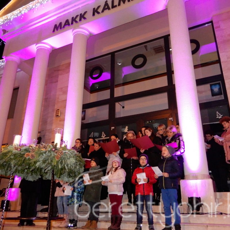 Fellobbant a szeretet lángja is 21